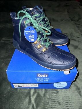 Keds - Size 7 - Navy Hiking Style Boots with Green Laces - NWT!